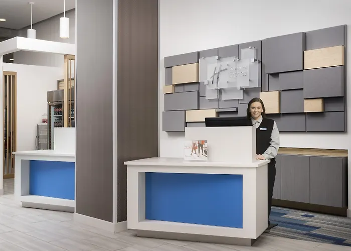 Hotel Express Downtown By Ihg 3*